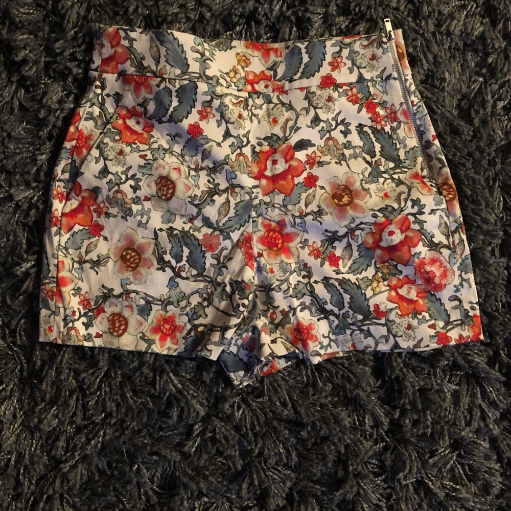Women’s Zara shorts in small